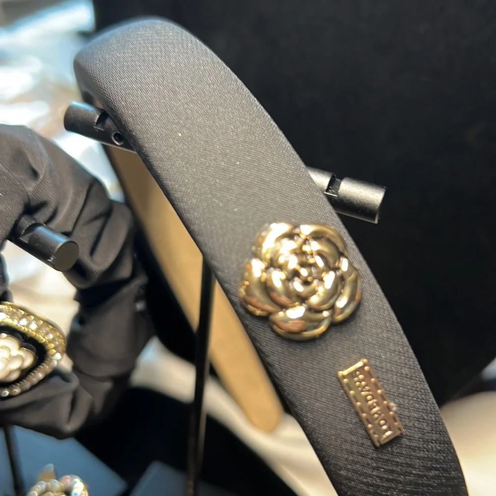 NEW FUN 🤩 CAMELLIA HAIR SET SASSY ELEGANT… - Picture 2 of 4